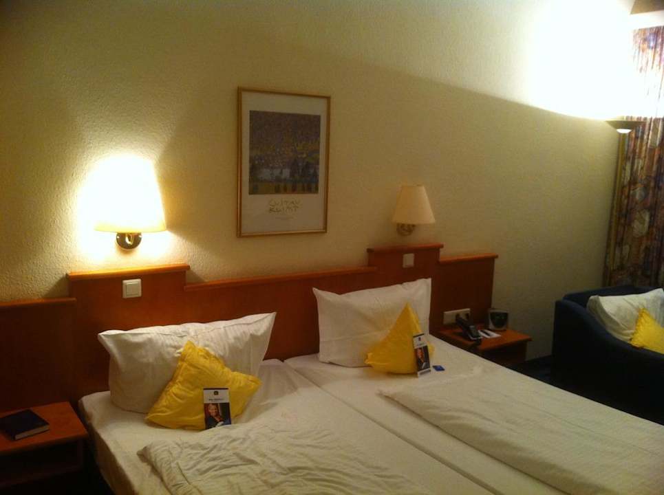 Mehrbettzimmer Best Western Ambassador Hotel