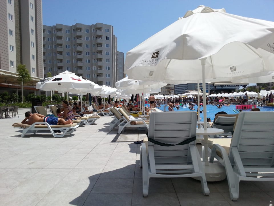 Blick auf den Pool Grand Park Lara Hotel