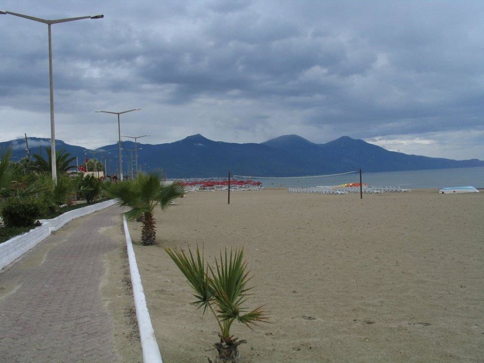 Plaża i deptak Palm Wings Kusadasi Beach Resort & Spa