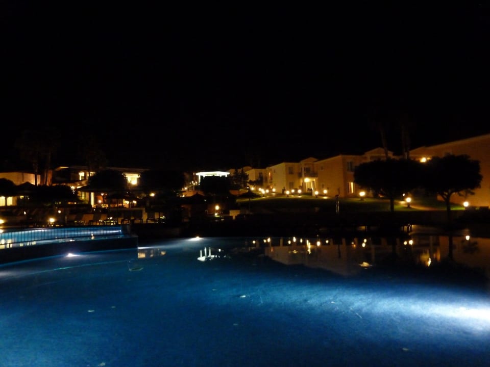 Der Südpool am Abend TUI KIDS CLUB Punta Prima