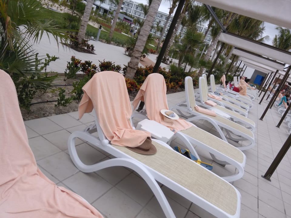 reservierte Liegen (11 Uhr!!!) Hotel Riu Dunamar