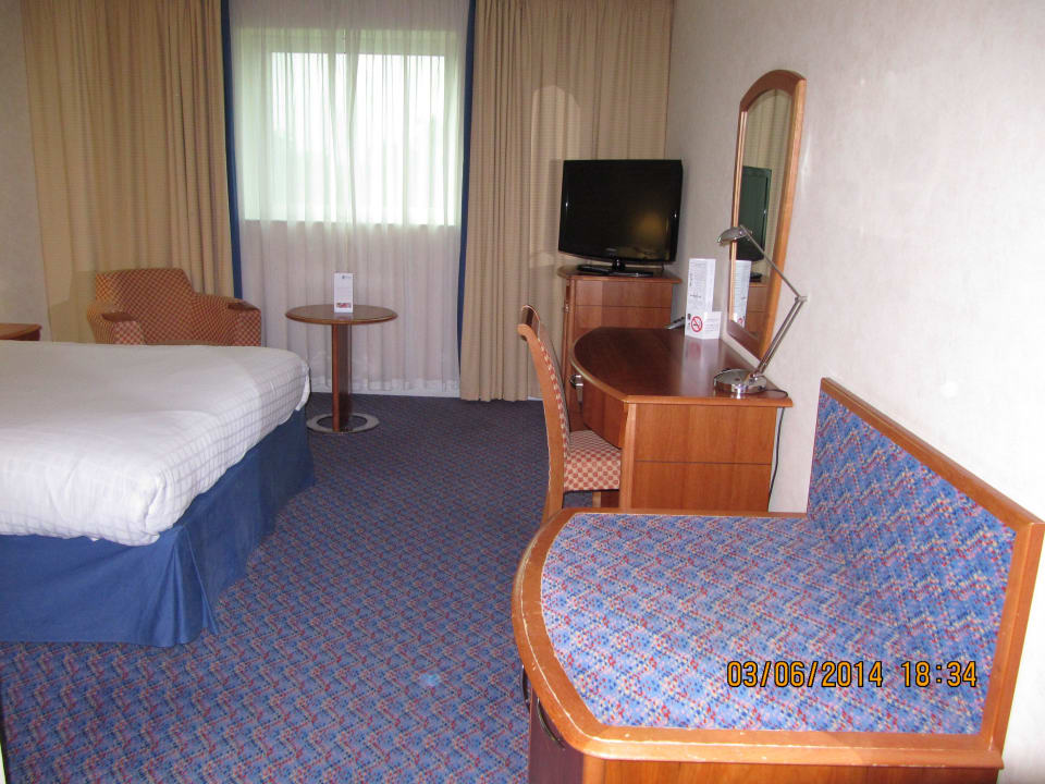 Zimmer 314 (liegt zum Bahnhof) Hotel Arora International Gatwick ~ Crawley