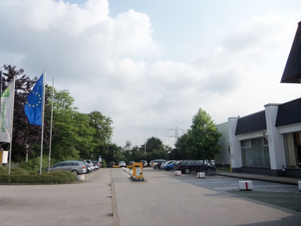 Vor dem Hotel Leonardo Hotel Düsseldorf Airport - Ratingen