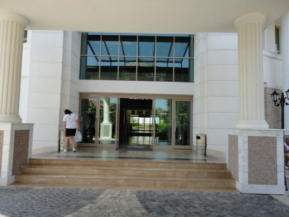 Wejście Alba Queen Hotel