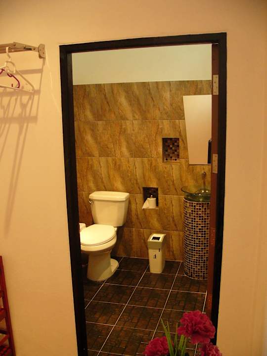Bath room same style in all rooms Kevin House 1