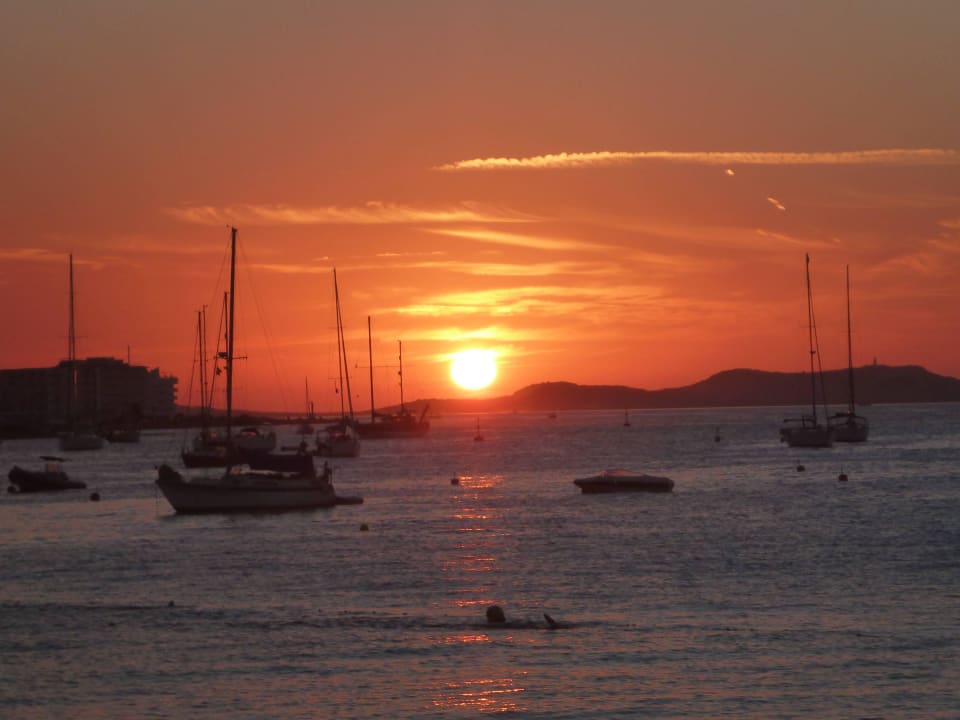 Sonnenuntergang von der Terrasse des Hotels NYX Hotel Ibiza - adults only