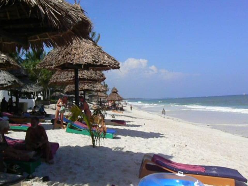 Hotelstrand bei Wasser-Hochstand Hotel Southern Palms Beach Resort