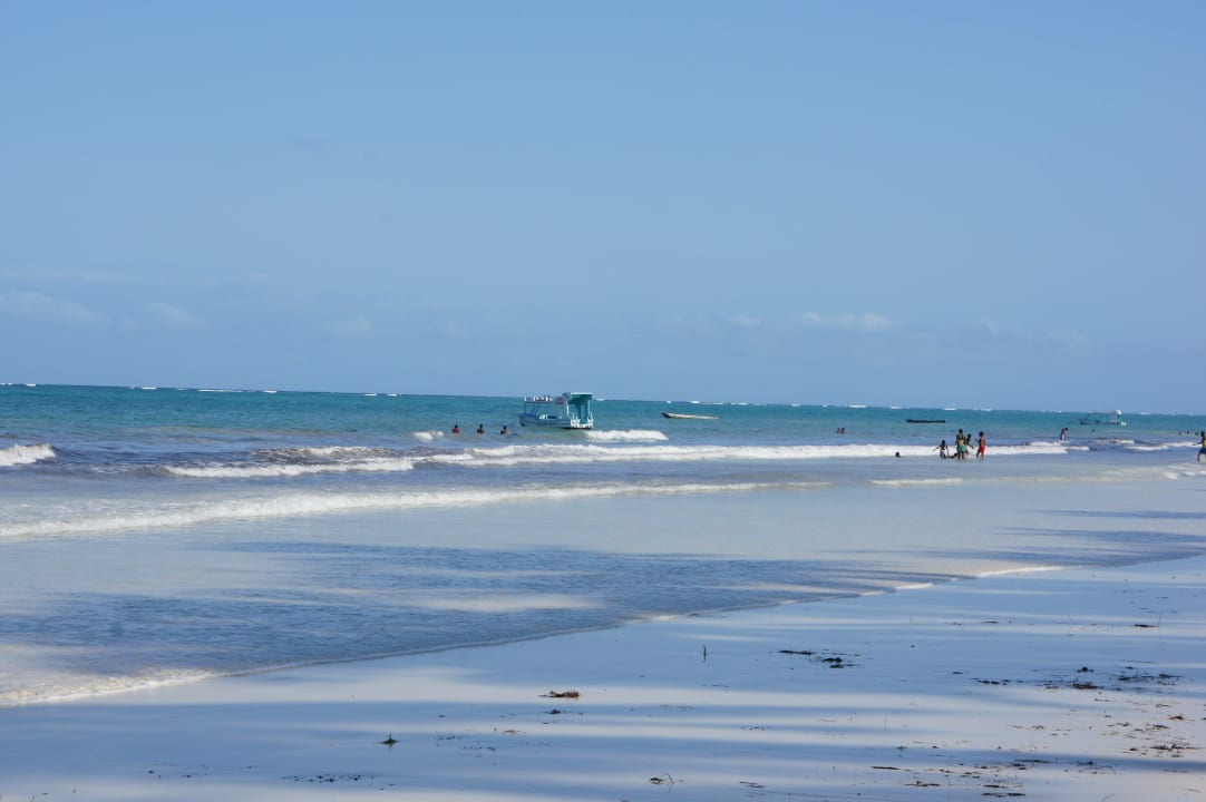 Strand links vom Hotel Diani Sea Resort