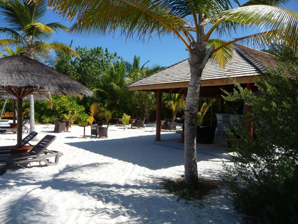 Strandbar mit Liegen Komandoo Island Resort & Spa - Adults only