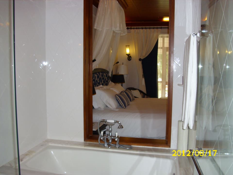 Vlick vom Bad in das Zimmer Centara Grand Beach Resort & Villas Hua Hin