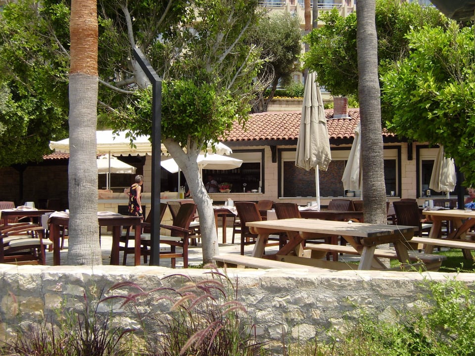 Teile der Strandbar Melas Resort Hotel