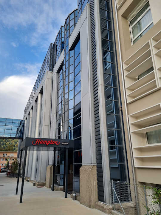 Außenansicht Hampton By Hilton Locarno