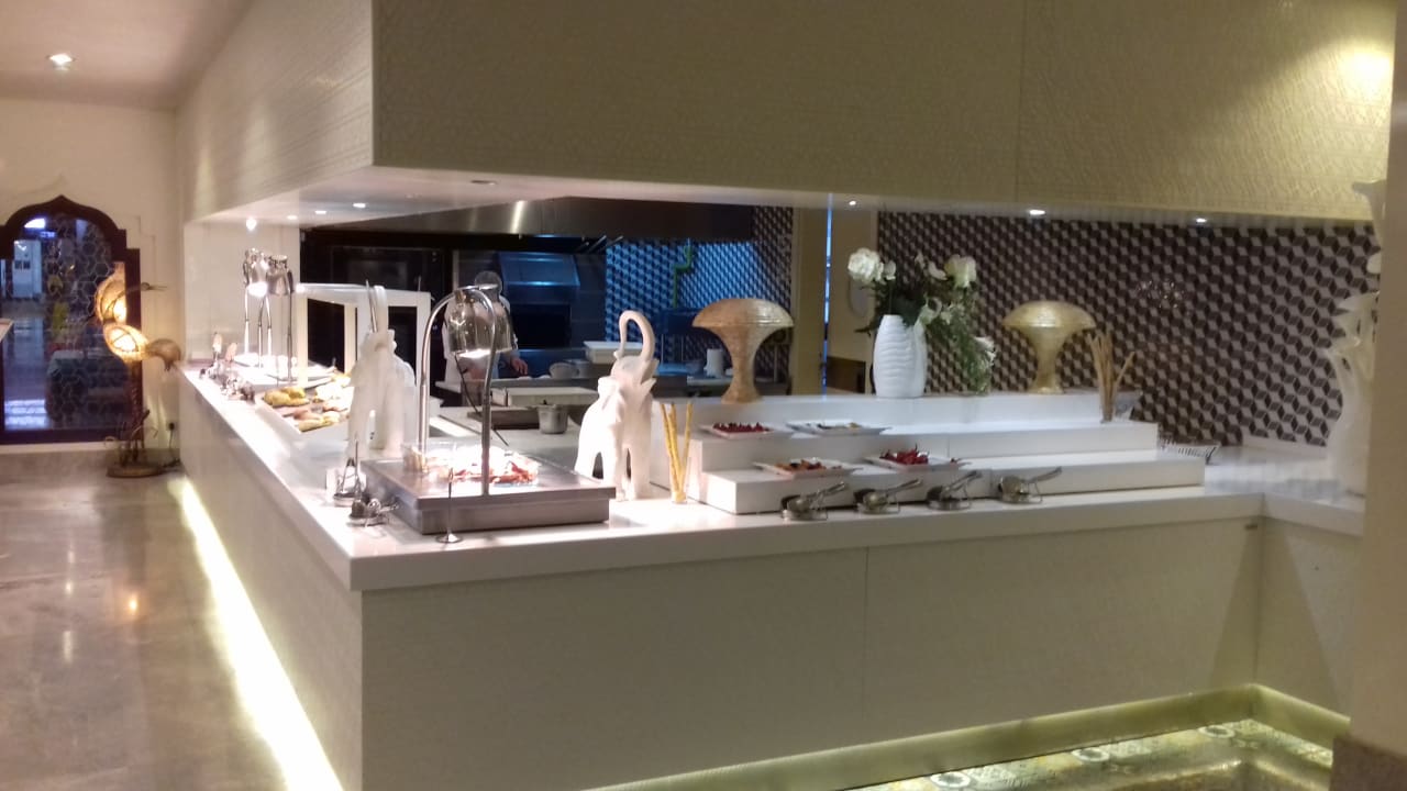 Gastro Royal Taj Mahal Hotel