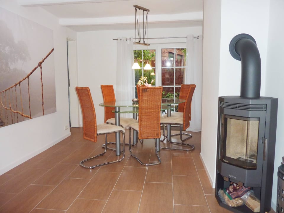 Der Essbereich im Wohnzimmer des Hauses Lemke Ferienhäuser - Ferienhaus 12