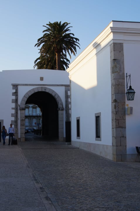 Wjazd - widok od środka Pestana Cidadela Cascais - Pousada & Art District