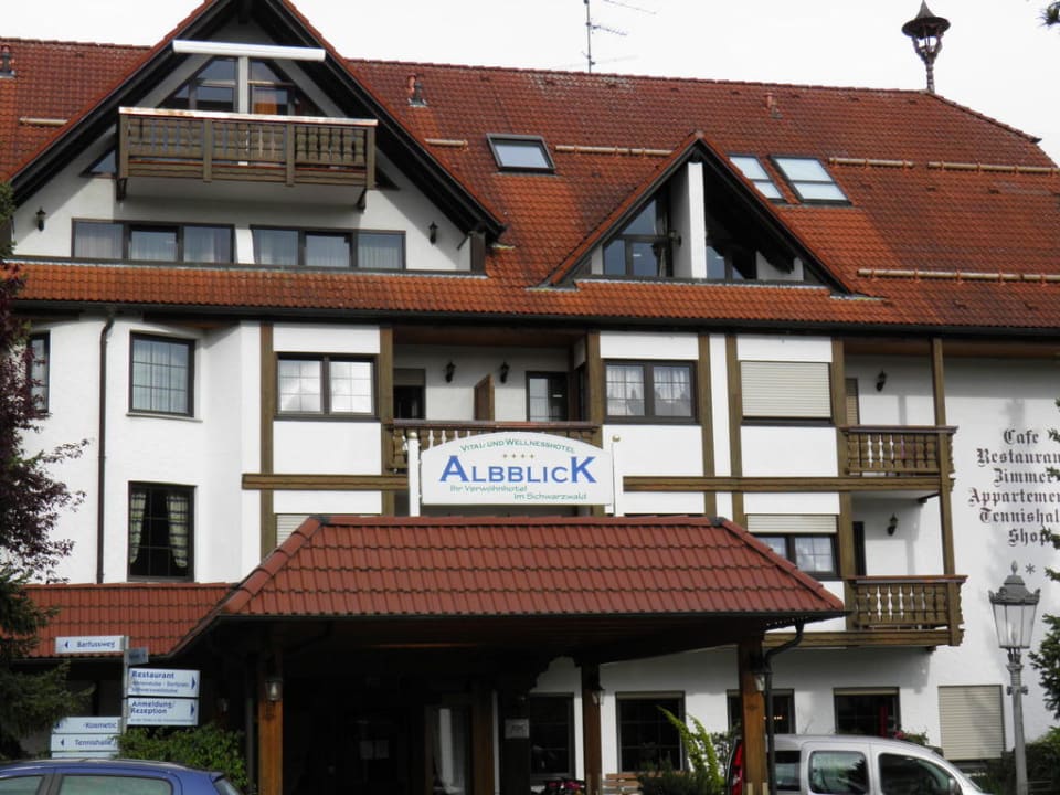 Aussenanischt vom Parkplatz aus Vital- und Wellnesshotel Albblick