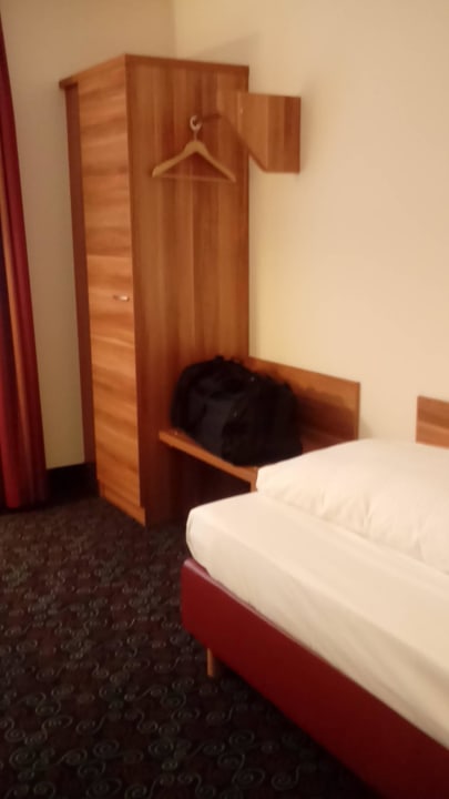 Kleiner Kleiderschrank Hotel am Dom