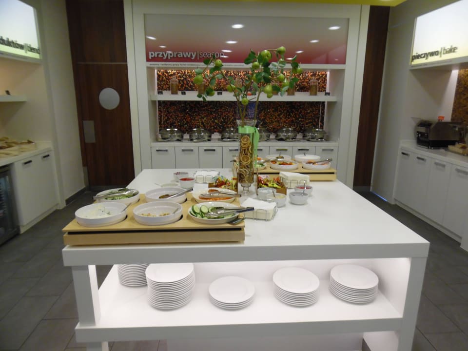 Frühstücksbuffett Hampton by Hilton Warsaw City Centre