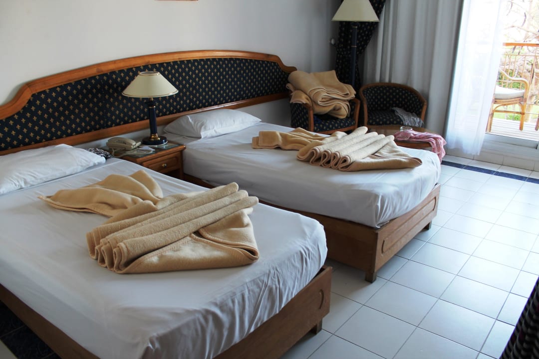 Сюрпризы в номере Desert Rose