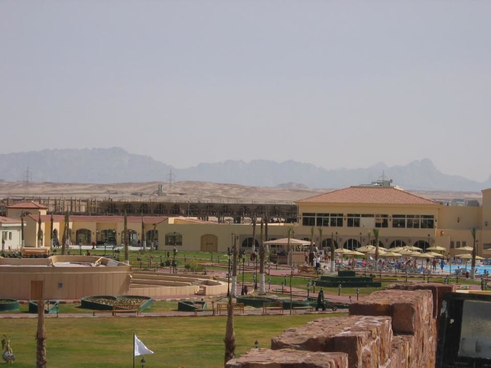 außerhalb der Hotelanlage findet man nur Wüste Pickalbatros Dana Beach Resort - Hurghada