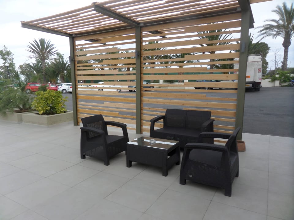 Warten auf den Bus HARPIN Georgioupolis Resort Aquapark & SPA