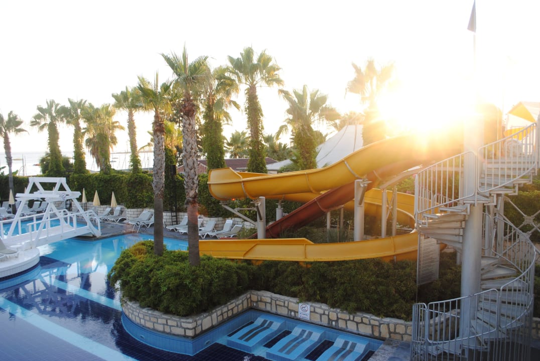 Wirklich schöner Pool und Rutschen Sealife Buket Resort & Beach