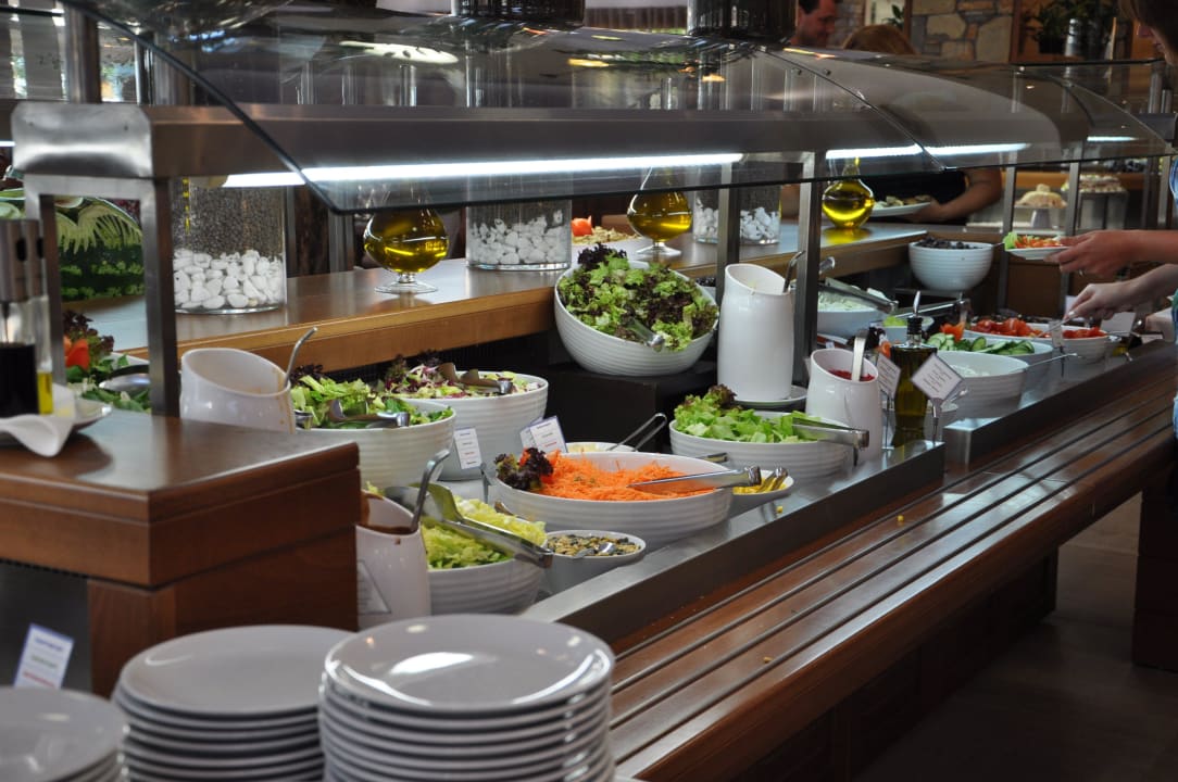  eine Seite des Salatbuffet Anthemus Sea Beach Hotel & Spa