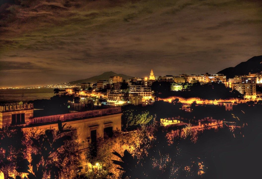 Aussicht vom Hotel auf den Golf von Sorrent Grand Hotel Moon Valley
