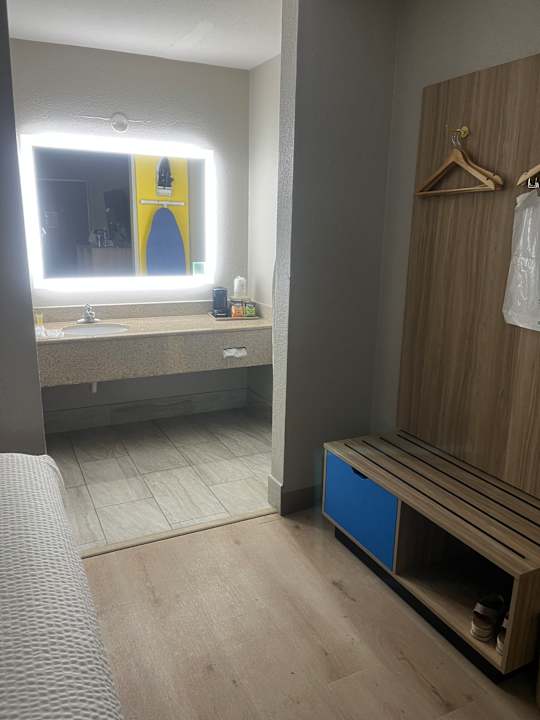 Zimmer Days Inn by Wyndham Shorter