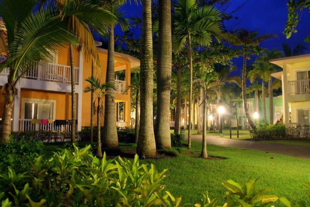 Riu Mambo bei Nacht Playabachata Hotel