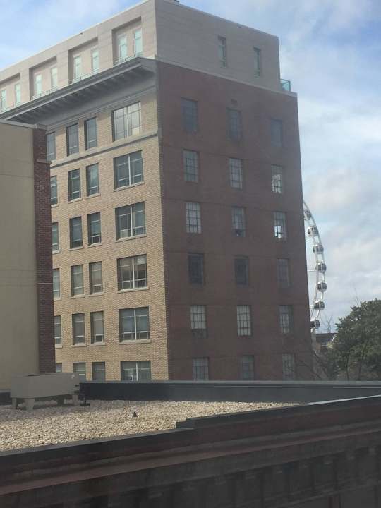 Ausblick auf das Riesenrad Hampton Inn & Suites Atlanta-Downtown