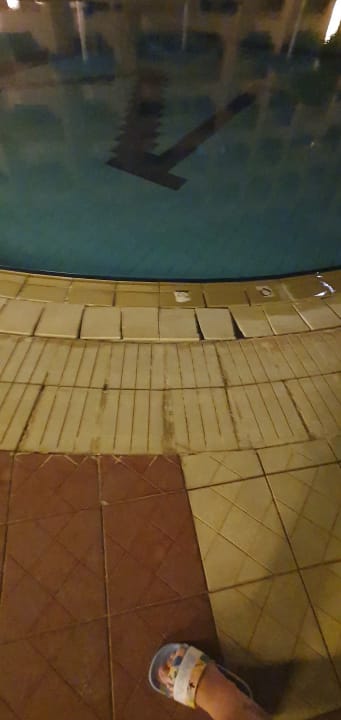 Pool Moreno Horizon Spa & Resort