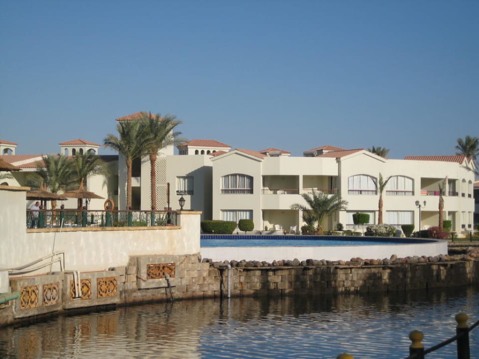 Zimmern und Pool oberhalb Pickalbatros Dana Beach Resort - Hurghada