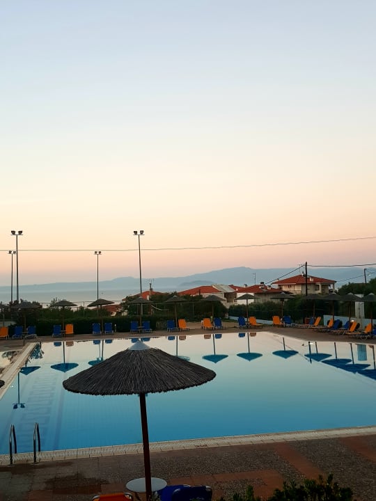 Pool Atrium Hotel
