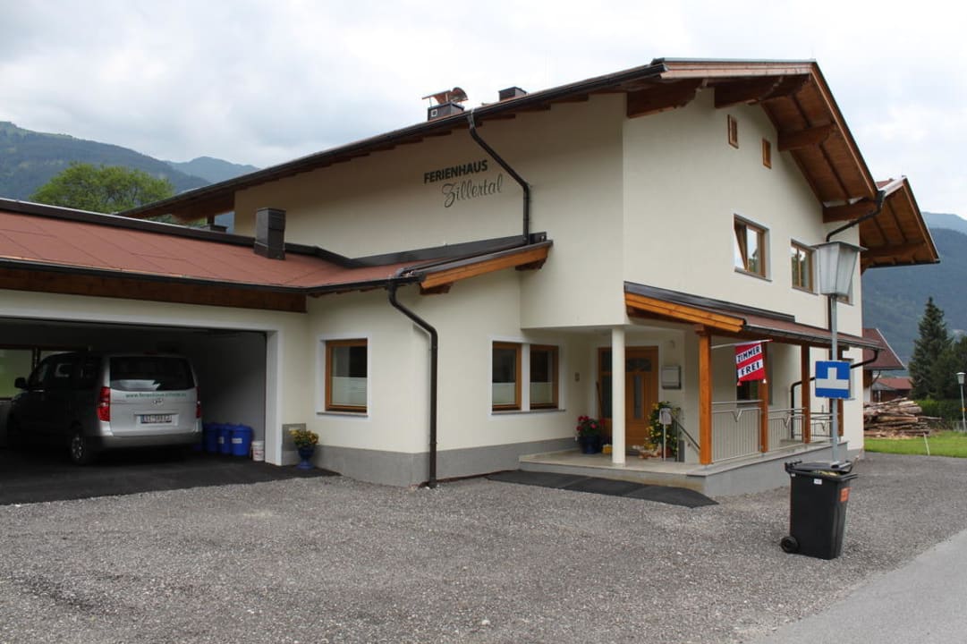 Zufahrt und Eingang Ferienhaus Zillertal
