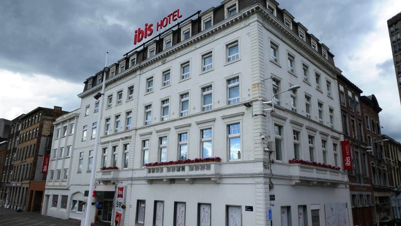 Außenansicht Hotel Ibis Charleroi Gare