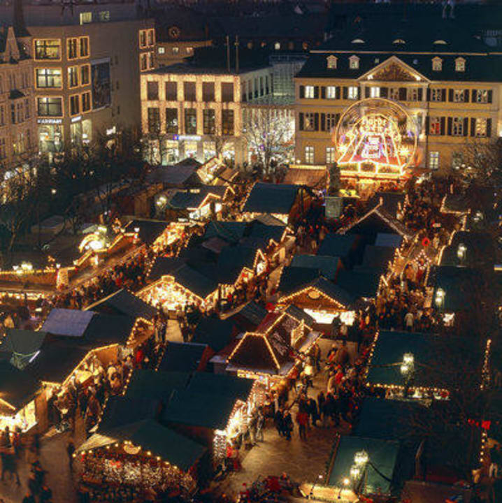 Marktplatz im Dezember Hotel Bonn City