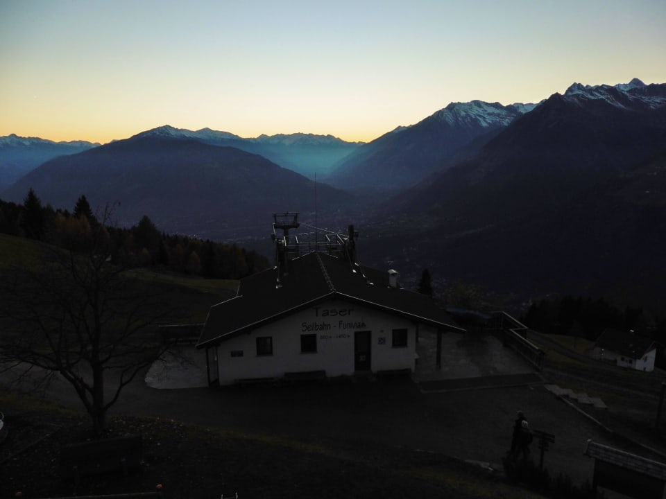 Ausblick aus meinem Zimmer am Abend Taser Familienalm