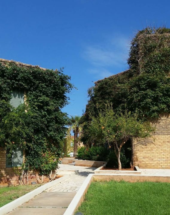 Weg durch die Anlage Bella Beach Hotel