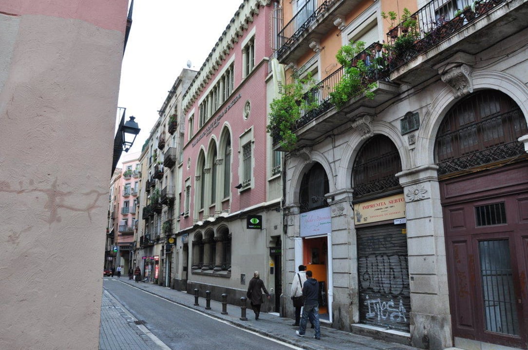 Vor dem Hotel (Carrer de l'Hospital) Raval Rooms