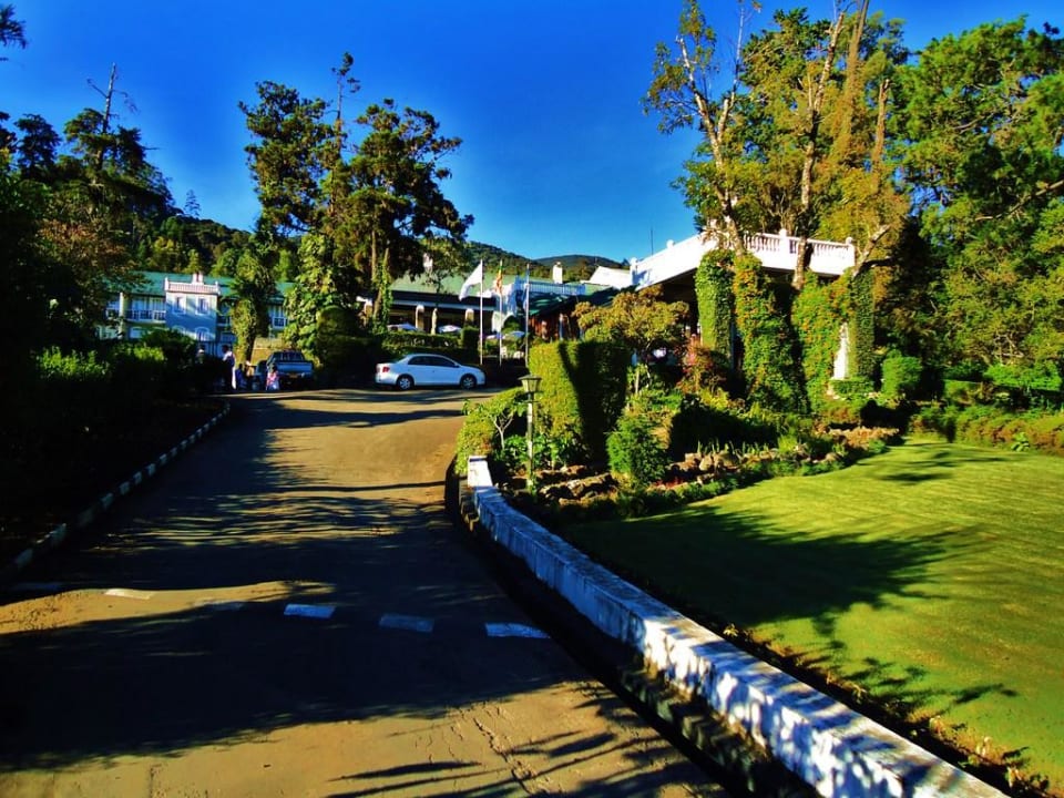 Einfahrt Hotel Jetwing St.Andrew's