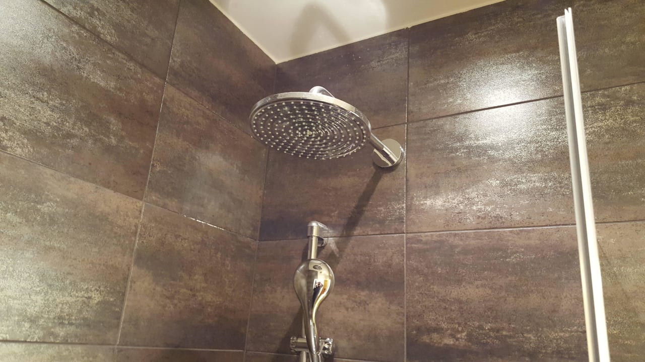 Dusche und Regenwalddusche Hotel Josefshof am Rathaus