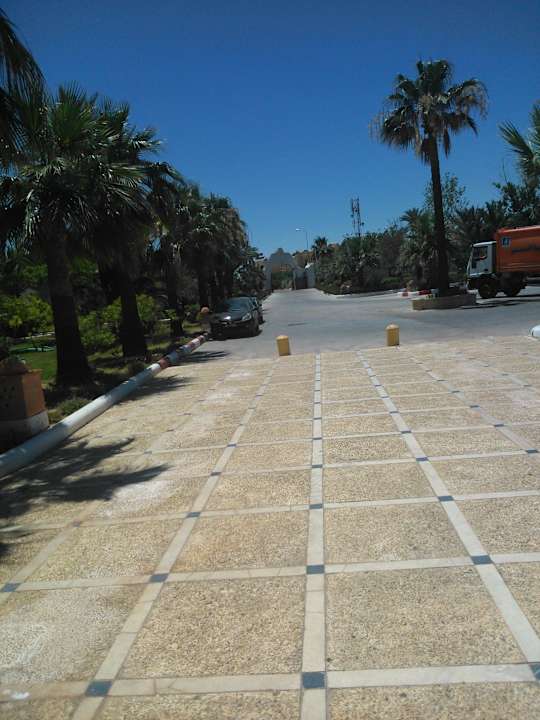 Wyjście z hotelu Alassio Hotel and Thalasso