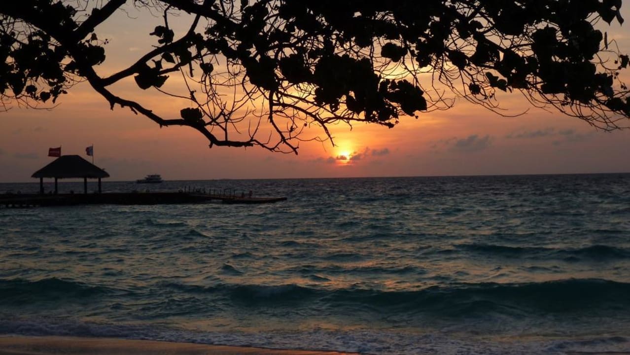 Sonnenuntergang am Strand NAKAI Maayafushi Resort