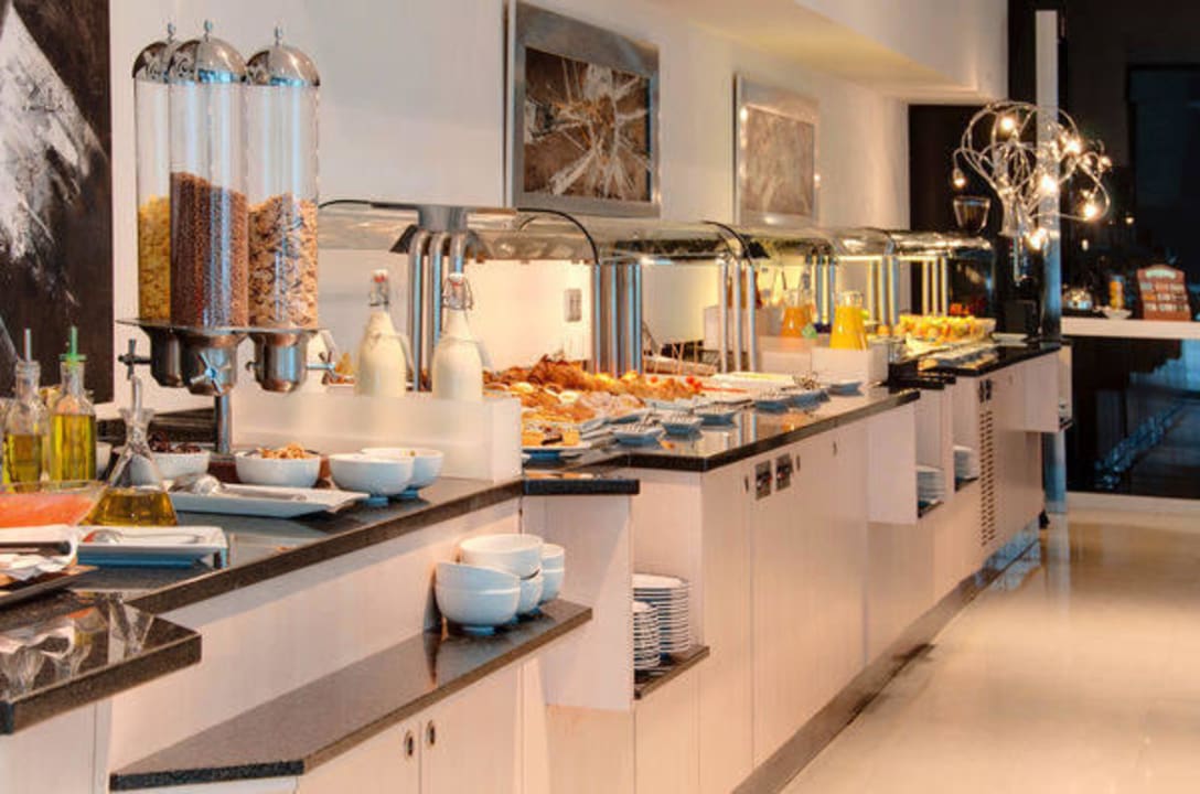 Breakfast buffet Hotel Zentral Ave