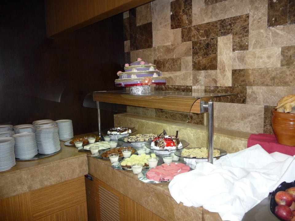 Buffet Saturn Palace Resort Hotel