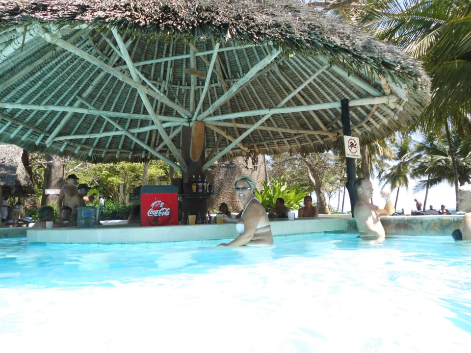 Swim-up Poolbar Hotel Papillon Lagoon Reef