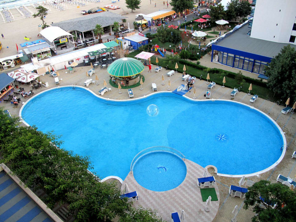 Ausblick auf den Pool Sentido Bellevue Beach