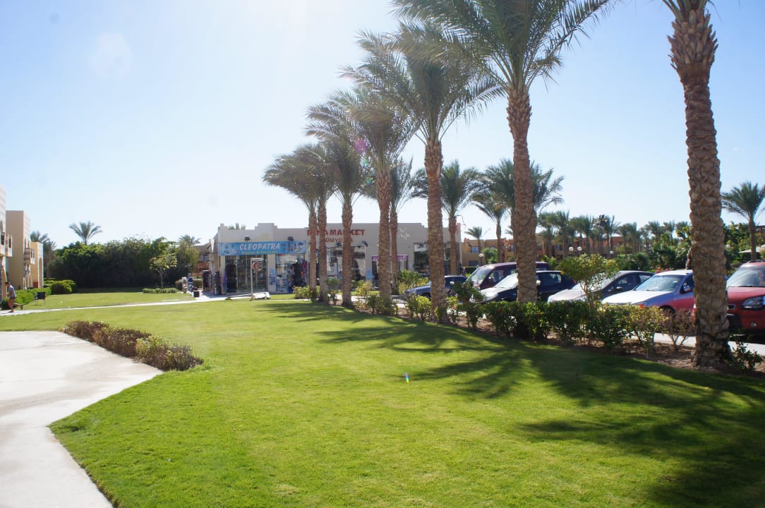 По дороге в магазин Stella Beach Resort & Spa Makadi Bay