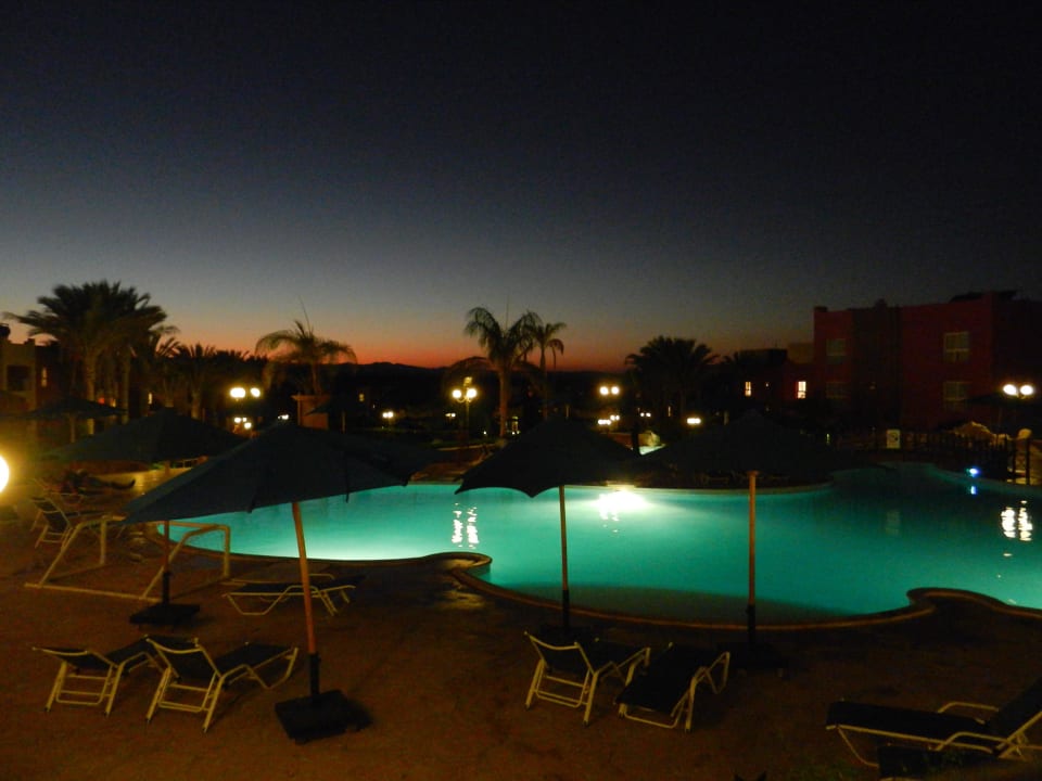 Večerní bazén SUNRISE Cardina Resort